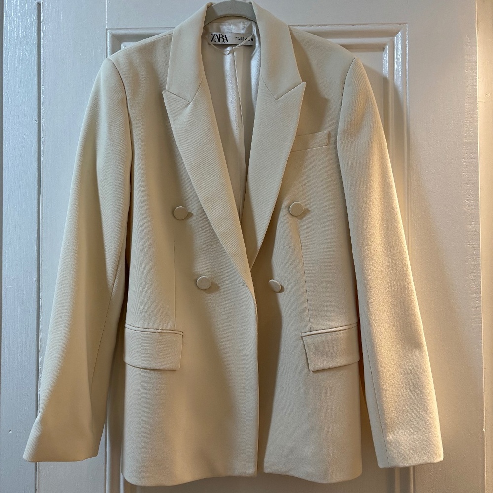 Off-white oversized Zara blazer